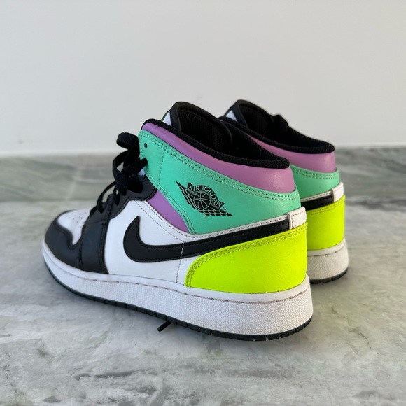 Air Jordan 1 Mid Pastel Black Toe GS - Picture 4 of 4